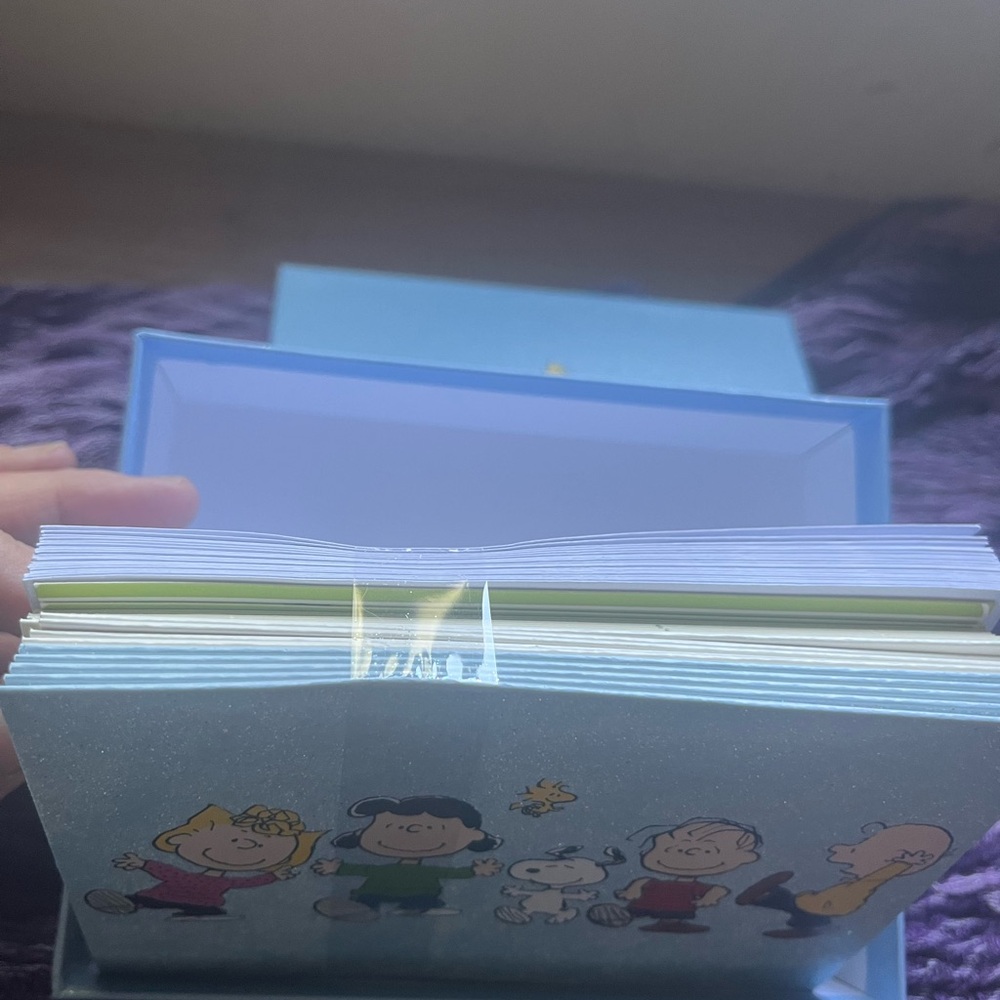 Peanuts Character deluxe notecards with glitter. - Picture 4 of 6
